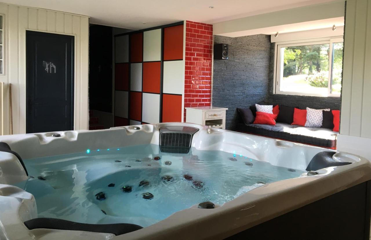Freulleville Gite Piscine Jacuzzi Privatises Clos Valentin מראה חיצוני תמונה