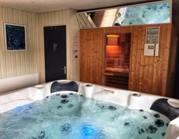 Freulleville Gite Piscine Jacuzzi Privatises Clos Valentin מראה חיצוני תמונה