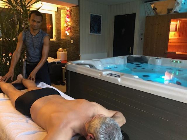 Freulleville Gite Piscine Jacuzzi Privatises Clos Valentin מראה חיצוני תמונה